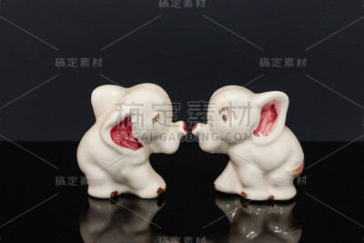 陶瓷小象盐和胡椒瓶