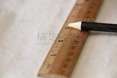 尺子和铅笔