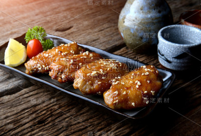日式辣鸡翅。