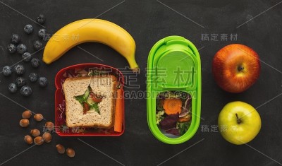 给孩子的午餐盒。作为学校晚餐的健康零食