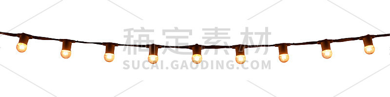 在白色背景上串上电线灯泡