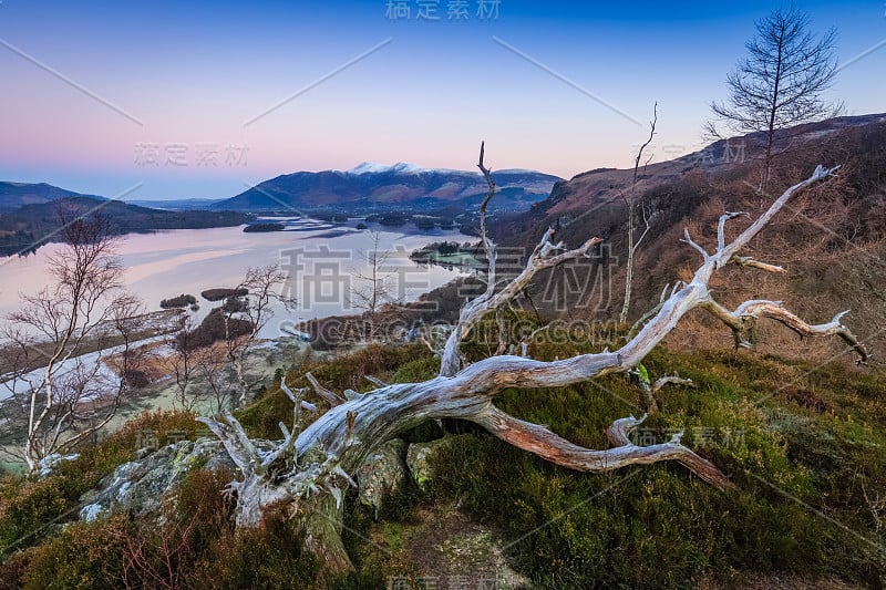 冬天的日出俯瞰Derwentwater