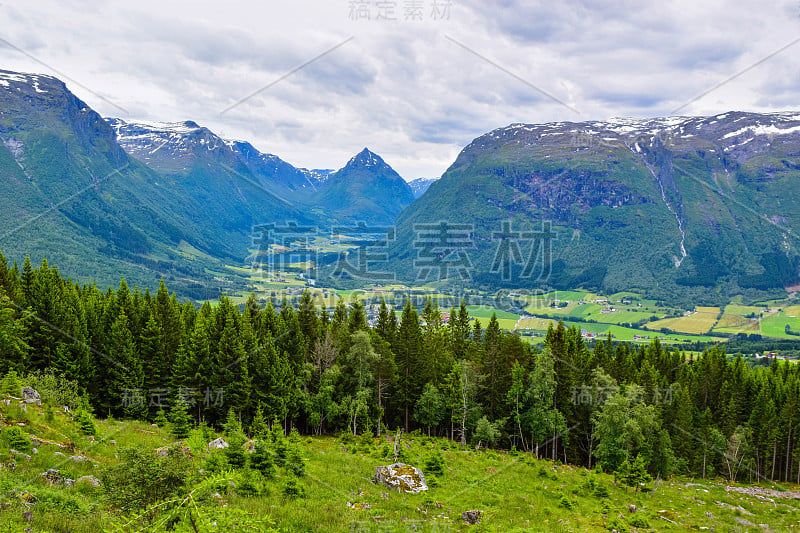 维斯特兰县斯特林市的山地景观。挪威。