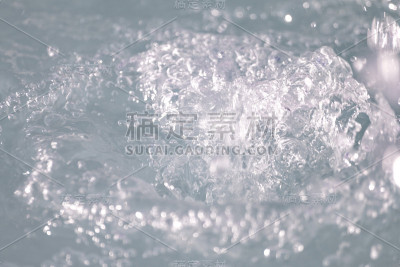泼洒热水