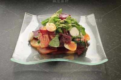 西洋菜甜菜根沙拉配鹌鹑蛋