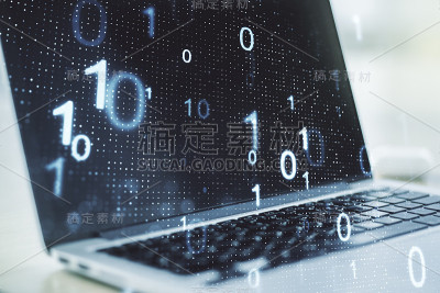 双曝光创造性抽象二进制代码全息图在笔记本电脑的背景。数据库和编程概念
