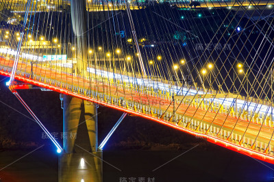 夜间公路桥