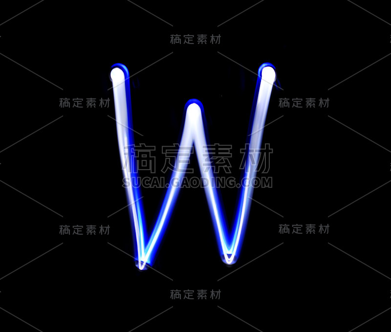 W威士忌字母手写蓝色光在黑色的背景