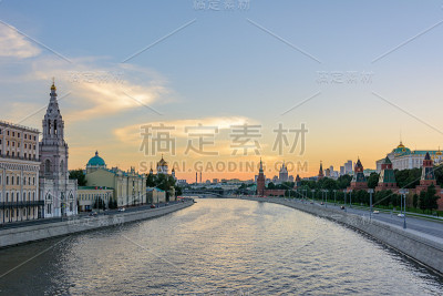 莫斯科的夏日夜晚。莫斯科河。俄罗斯。