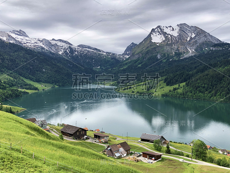 位于瑞士施维茨州瓦格塔尔湖(Waegitalersee)的山谷内塔尔村