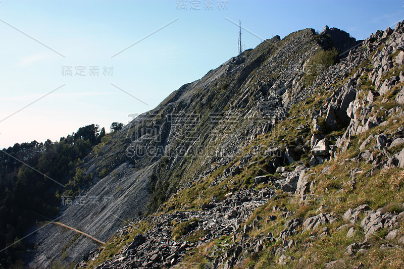 壮丽的帕斯基利奥山谷和山顶的阿普安阿尔卑斯山