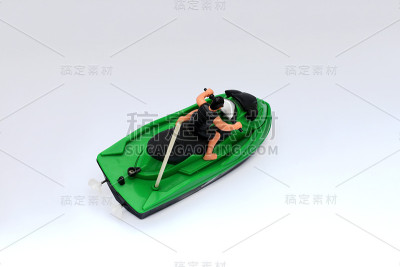 绿色和黑色快艇玩具孤立在白色背景