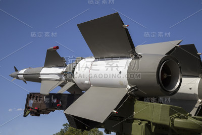 地对空导弹在地面发射器上