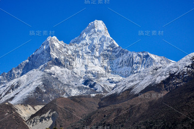 来自珠穆朗玛峰的amadamablam峰