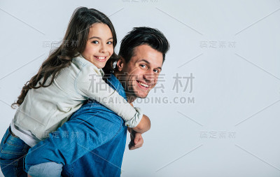 几乎相似。