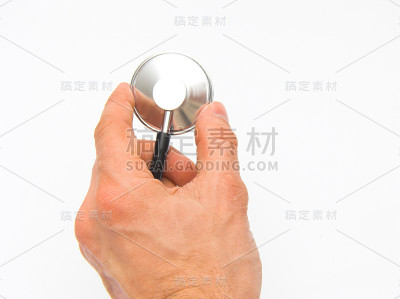 手拿着听诊器