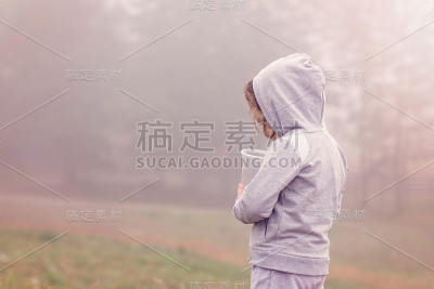 迷雾森林里的女孩