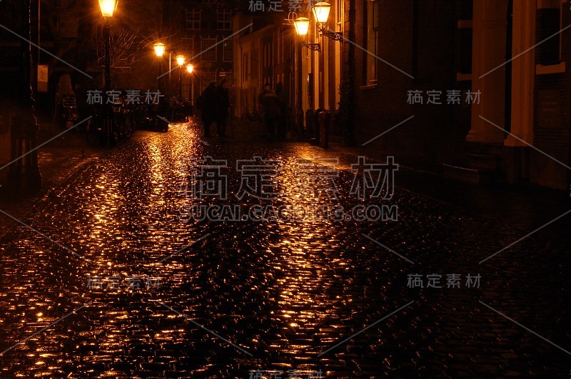 莱顿老城的雨夜