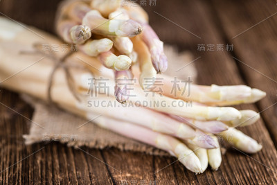 新鲜白芦笋
