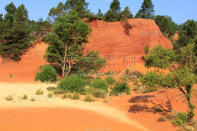 法国普罗旺斯的赭色山脉