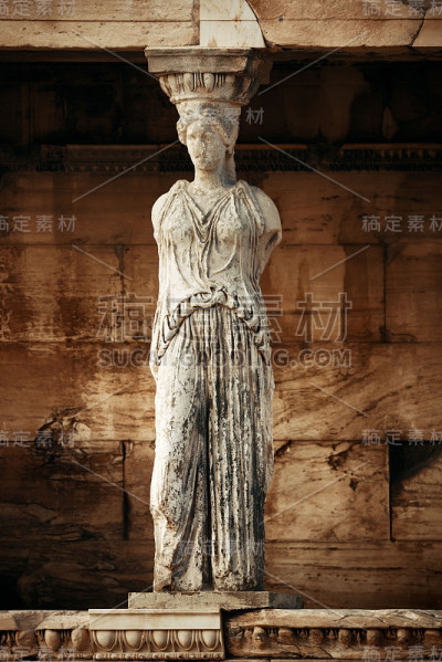 女像柱的门廊