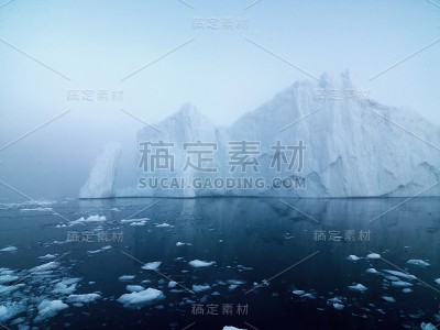 格陵兰岛北冰洋上的冰山
