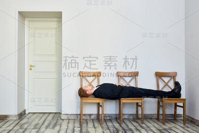 厌倦等待的男人