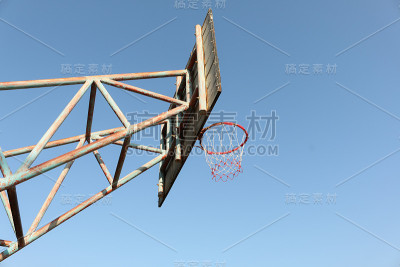 篮球篮和球场与木白色的背板