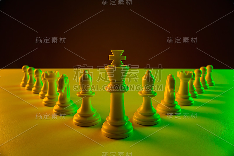 棋盘上的棋子，建筑，游戏。对抗、事业、竞争、创业、脑力之战的概念。