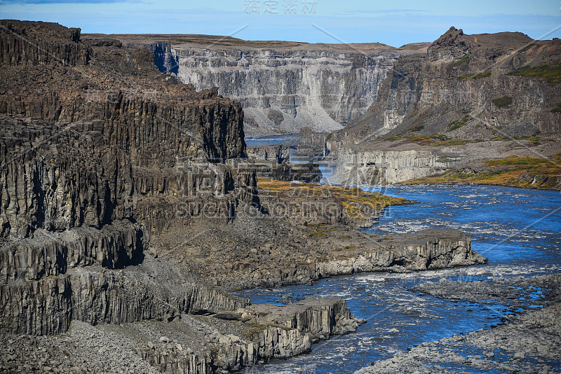 Jökulsárgljúfur的岩石悬崖