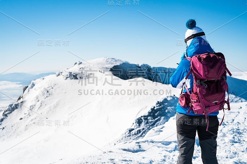 雪山上的女人