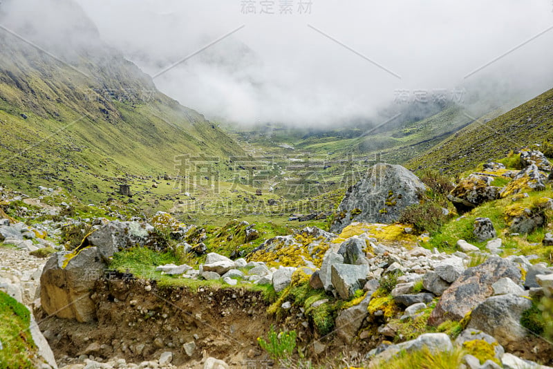 秘鲁库斯科地区的萨尔坎泰徒步旅行