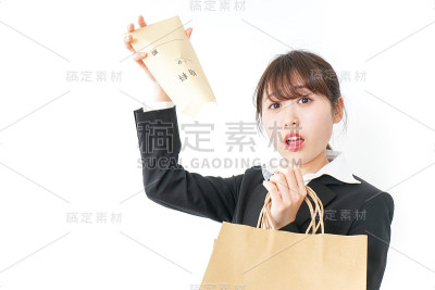 女人花光了积蓄