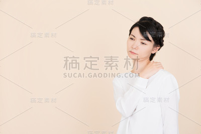 疲惫的年轻女子