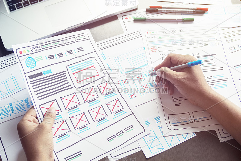 网站设计师创意规划应用开发者开发草图草图模板布局原型框架线框设计工作室。用户体验概念。
