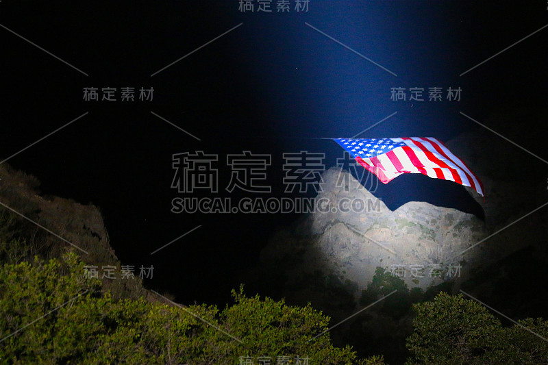 愿她久久挥手