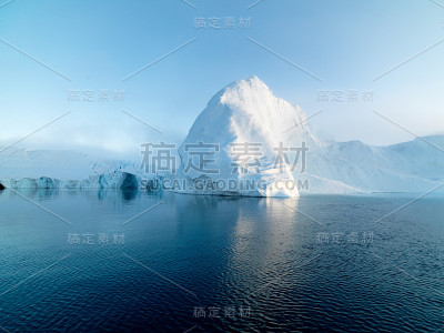 格陵兰岛伊卢利萨特的巨大冰山