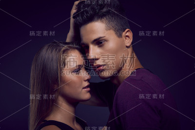 时尚肖像年轻美丽的夫妇