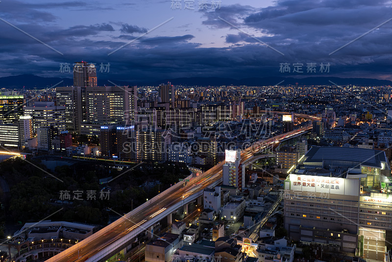 黄昏大阪的城市景观