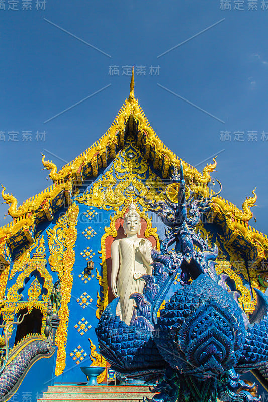 美丽的公共佛教教堂，位于泰国清莱荣淑十寺。龙虎寺或称蓝寺，最重要的是它那壮丽的蓝色内部。