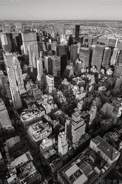 纽约市的黑白鸟瞰图。垂直的纽约。