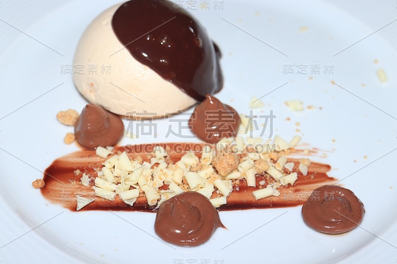 巧克力奶油冻甜点