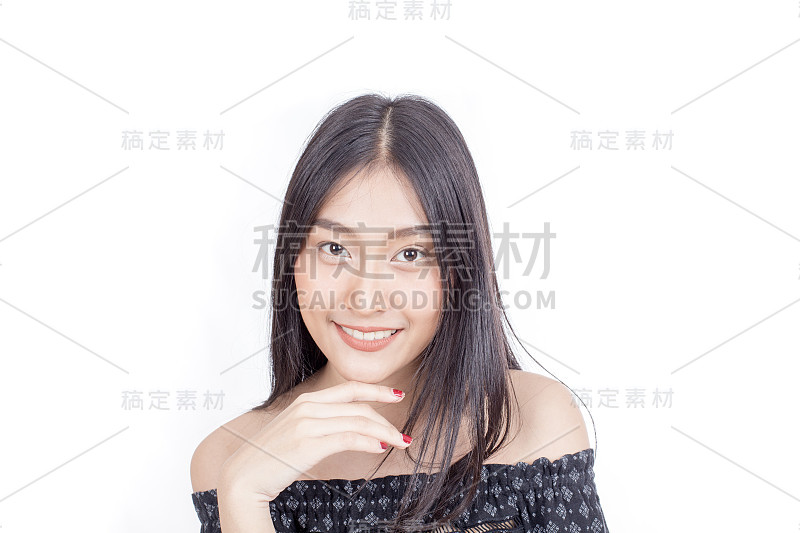 美丽的亚洲女人面部肖像美丽与男性化的概念。时尚美女模特孤立的白人，20多岁。