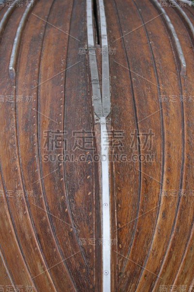 船底对称性