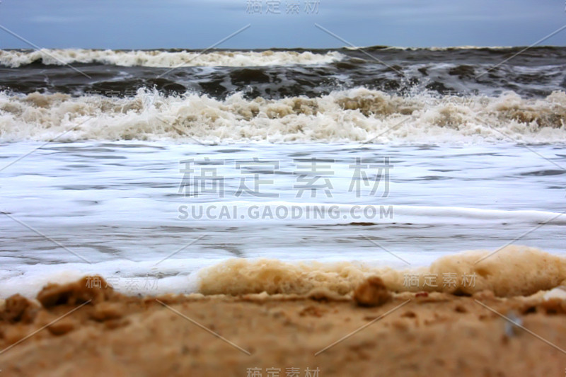 暴风雨的海滩