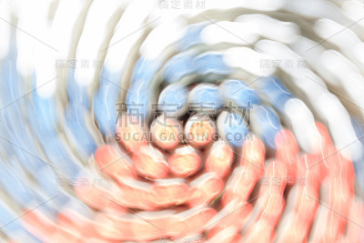 抽象模糊背景的多色瓶盖排列