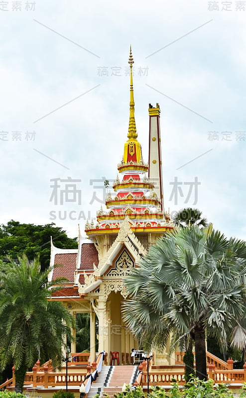 普吉岛查龙寺遗址上的一座寺庙