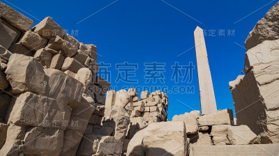 埃及卢克索的卡纳克神庙。卡纳克神庙建筑群，通常被称为卡纳克，由大量腐朽的寺庙、小教堂、塔架和其他埃及