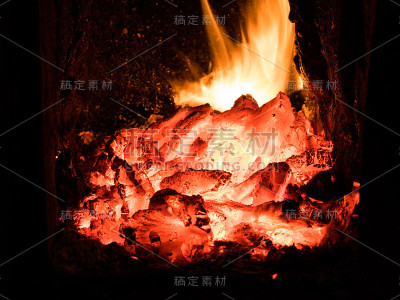 燃烧煤碎片