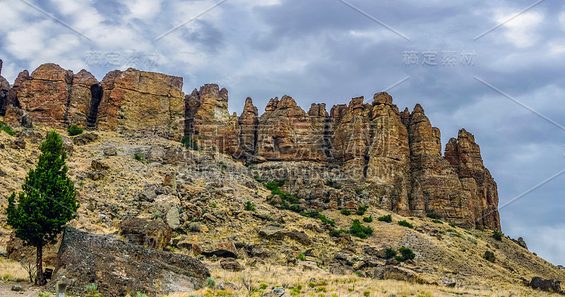 Palisades，岩石形成或悬崖在克拉诺单位，约翰戴化石床国家纪念碑，俄勒冈中部，美国。